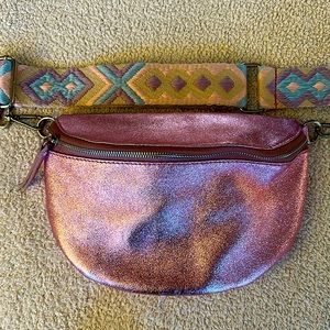 Vera Pelle sling bag